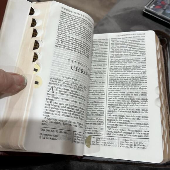 Vintage 1979 Bible & Brown Leather Bible Case Zippered with Pockets Handle Mono - Picture 2 of 9